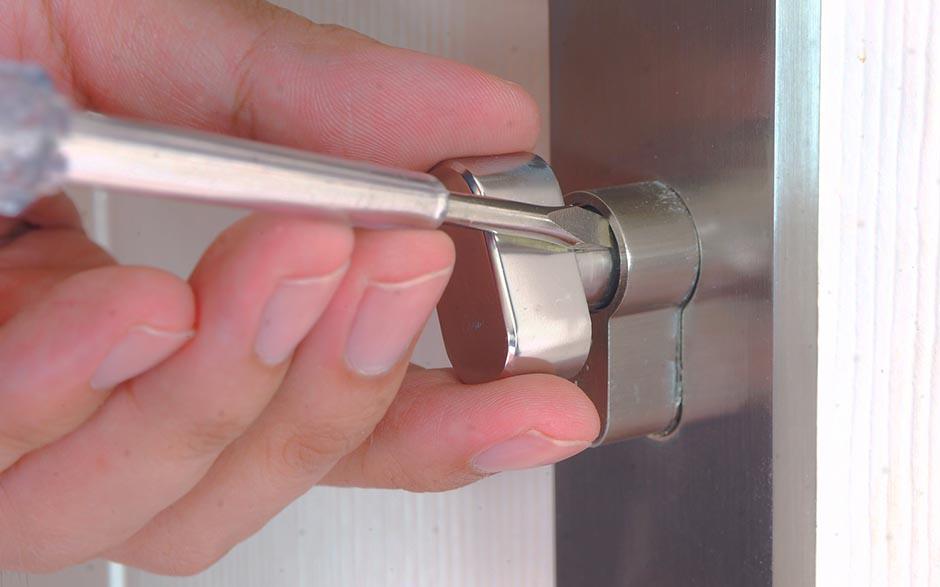 ouverture d'une porte Courbevoie